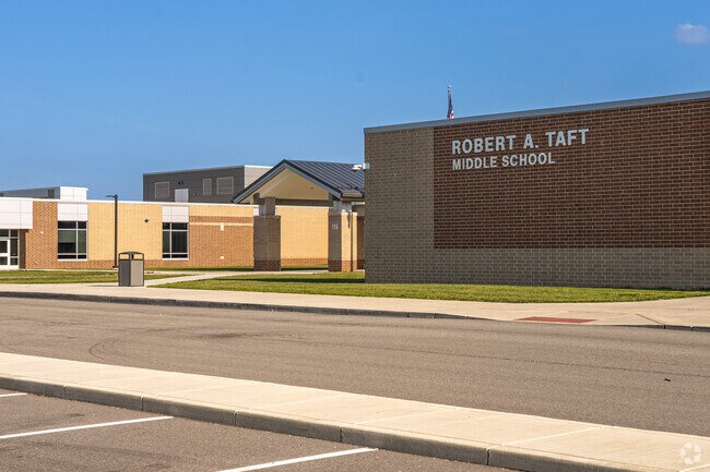Robert Taft Middle School has 1,079 students in grades 6 through 8.