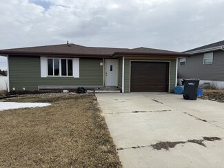 407 11th St NW, Mandan, ND 58554