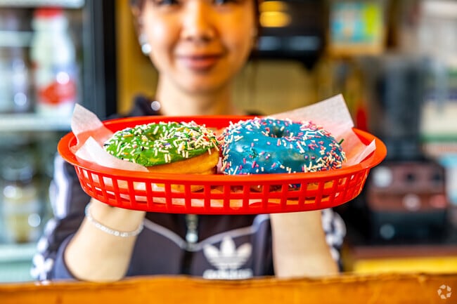 Mr You Donut Shop has the best donuts in the area of Weston Park.
