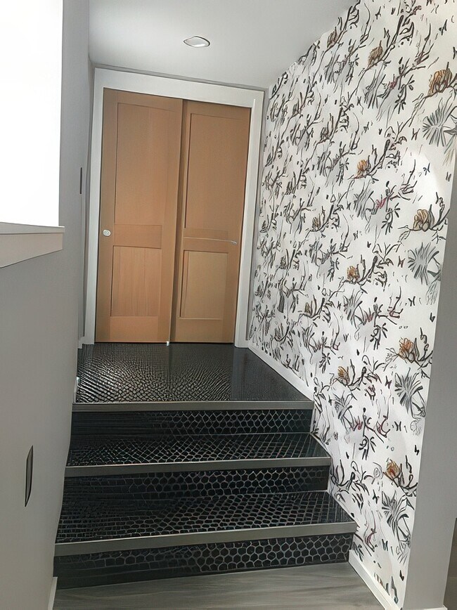 831 NE Holland St unit B, Portland, OR 97211 - photo 2