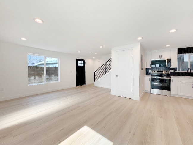 4461 Farquhar Ave unit D, Los Alamitos, CA 90720 - photo 3