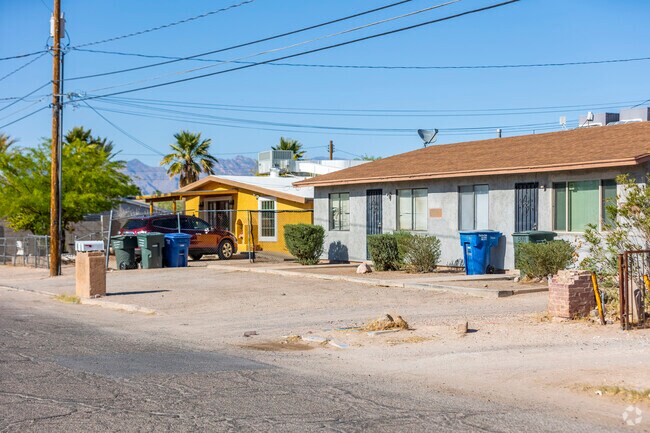 Southland Park features a mix of ranch-style homes and mid-century designs that give the neighborhood a timeless feel.