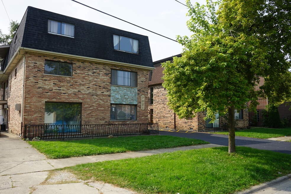 7021 100th St unit 3S, Chicago Ridge, IL 60415 - photo 1