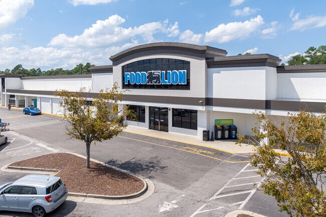 Locals in Turpin Hill have the option to shop at several different grocery stores.