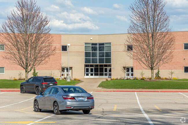 Cedar Springs High School has a student teacher ratio of 23 to 1.