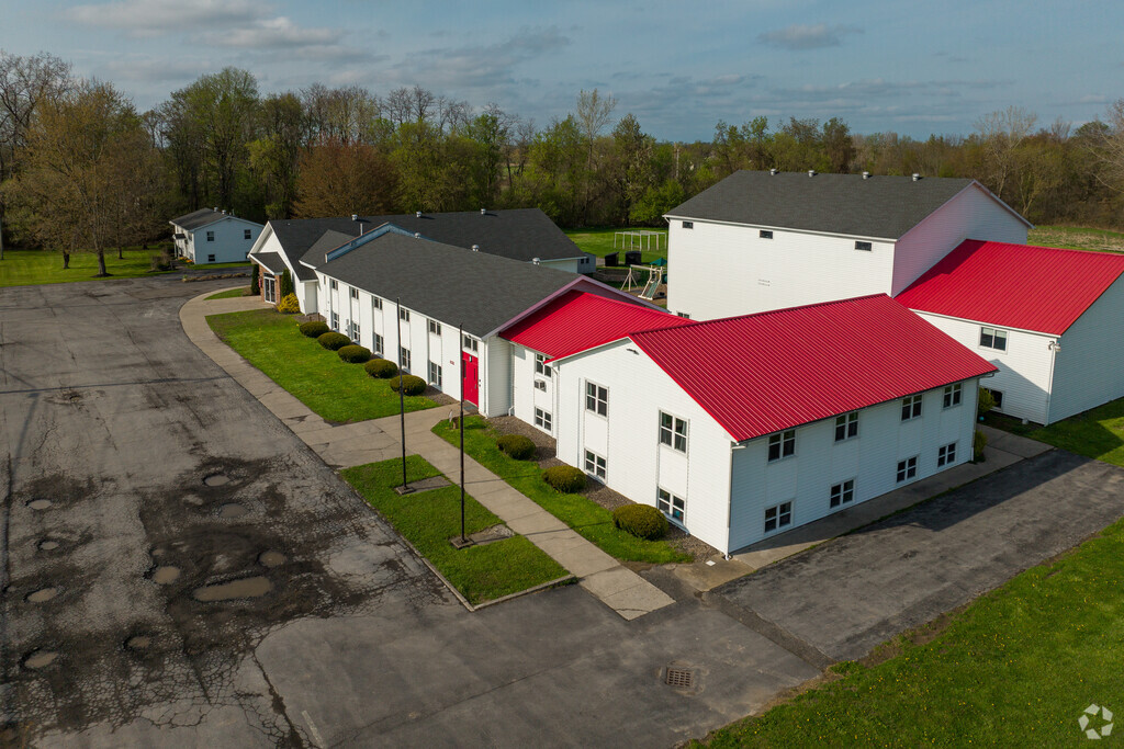 Baldwinsville Christian Academy has a student-teacher ratio of 13 to 1 (2024).