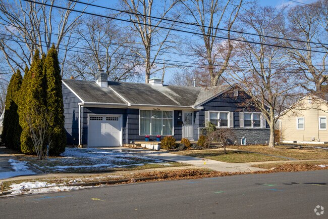 Many of the homes here in Somers Point are modestly sized around 2 or 3 bedrooms.