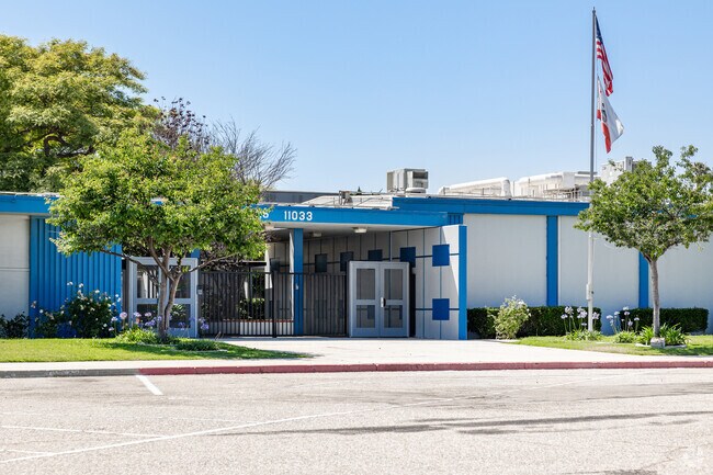 Lennox Middle School is a public school in Los Angeles with an average ranking.