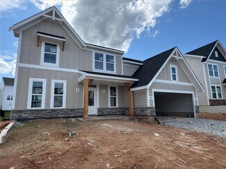 660 Crystal Lake Pkwy, Hoschton, GA 30548