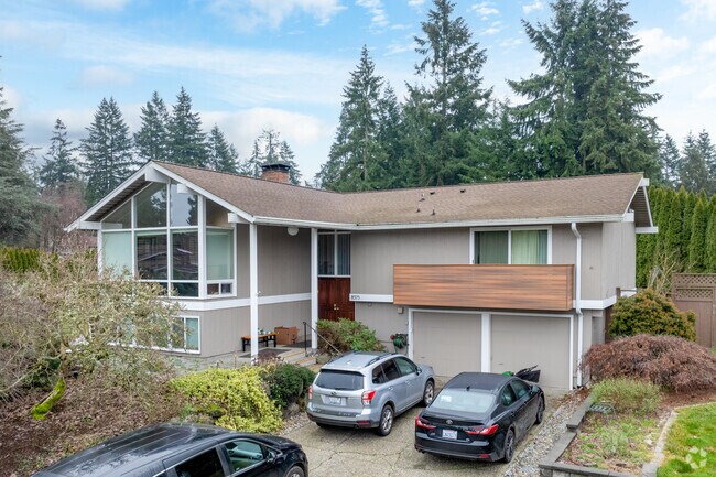 Mercer Island Estates features many Midcentury Modern homes along with other styles.