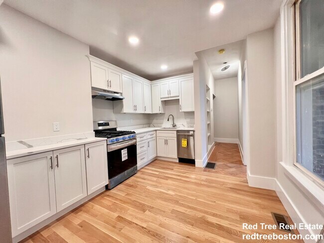 564 E 5th St unit 1, Boston, MA 02127 - photo 5