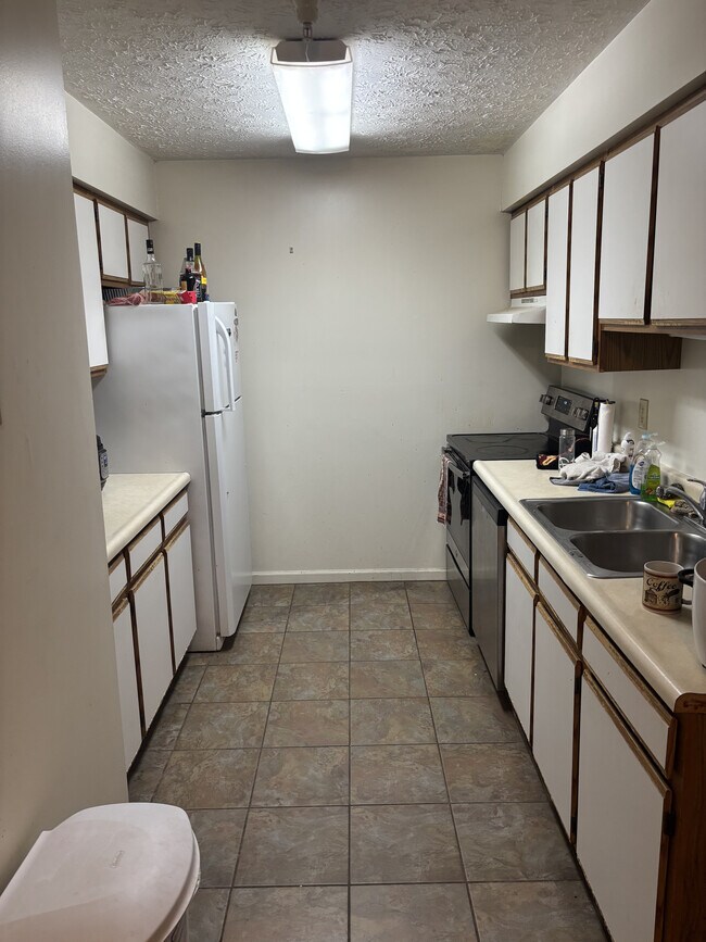 3200 E John Hinkle Place unit 2, Bloomington, IN 47408 - photo 5