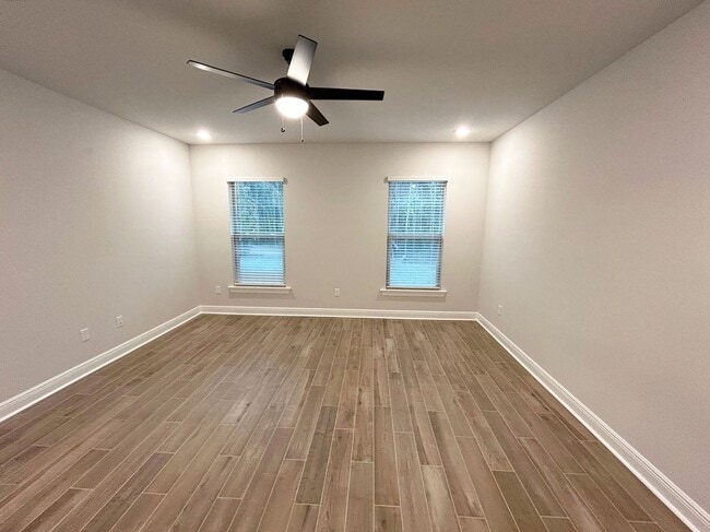 303 E Tweet St, Freeport, FL 32439 - photo 5