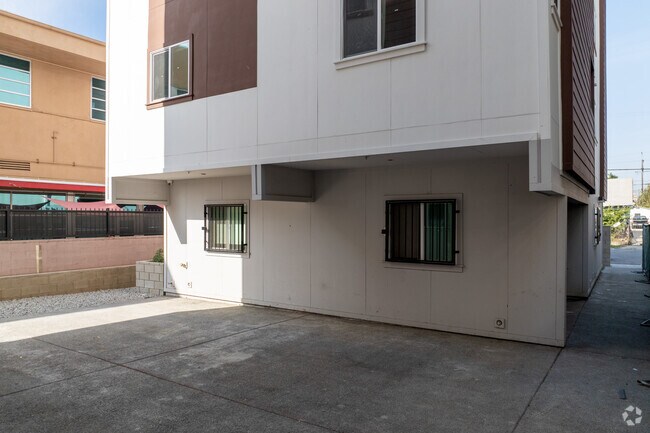 1366 West 35th St, Los Angeles, CA 90007 - photo 6