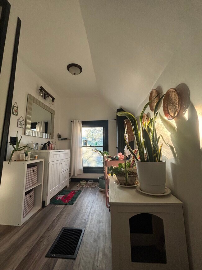 1841 1/2 Highland Ave unit 1841 Highland, Burlington, IA 52601 - photo 6