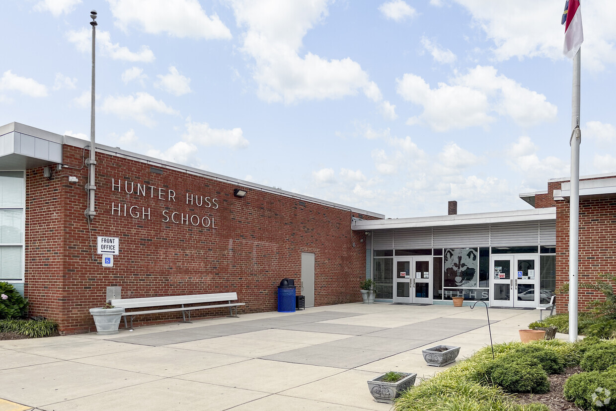 Hunter Huss High School, Gastonia NC Rankings & Reviews - Homes.com