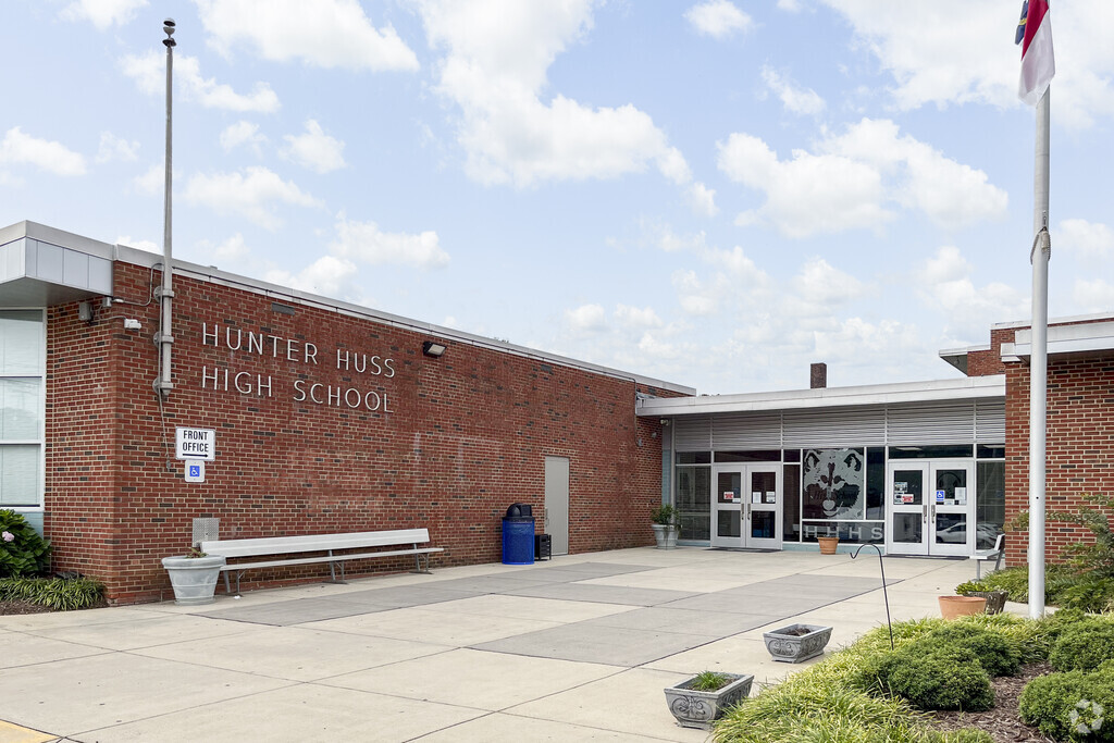 Hunter Huss High School, Rankings & Reviews - Homes.com