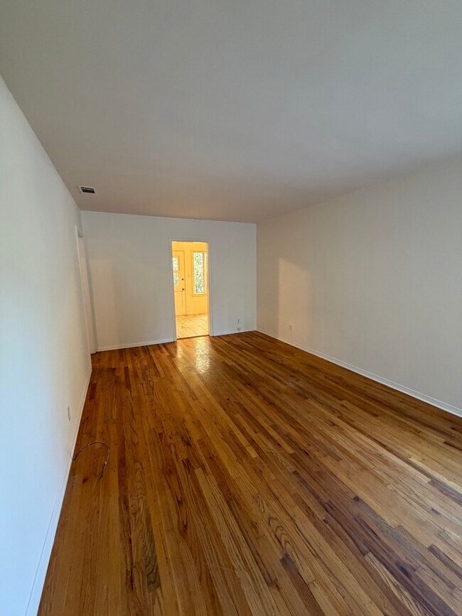 143 N Maple St unit 143.5, Burbank, CA 91505 - photo 7