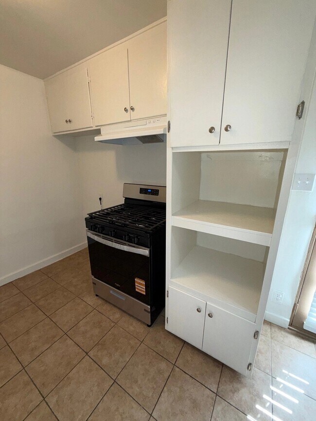 21809 Lanark St unit 17, Canoga Park, CA 91304 - photo 3