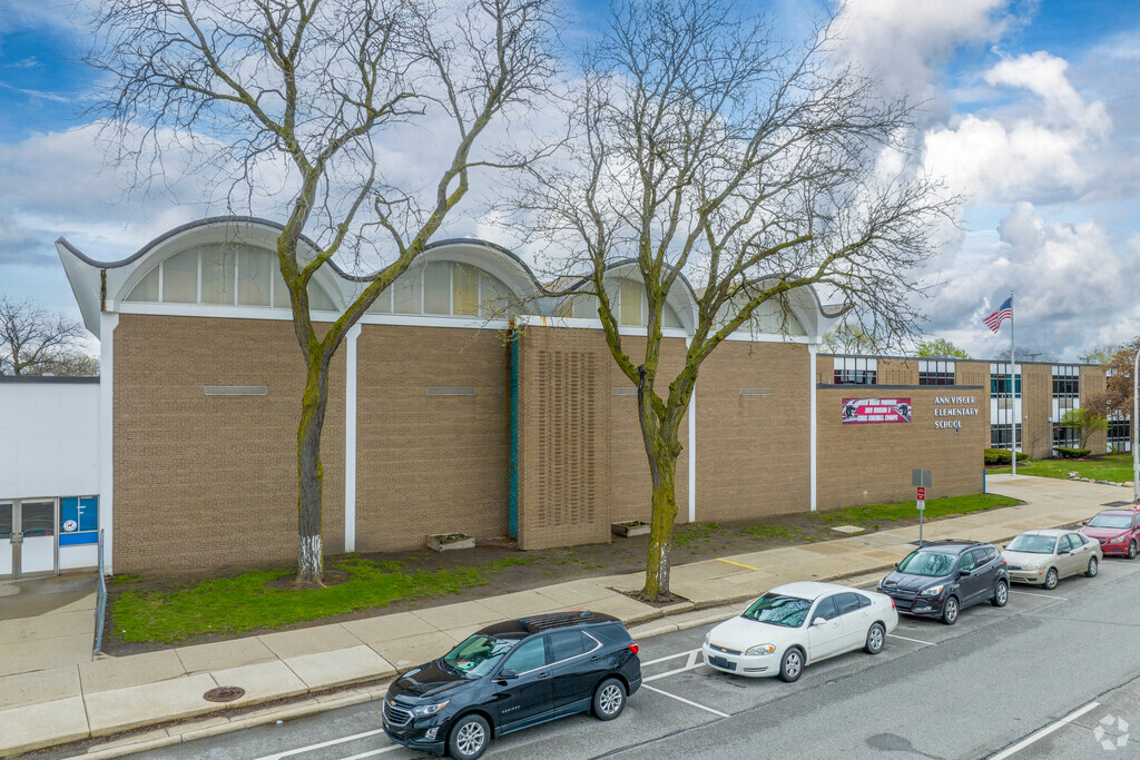 Ann Visger Elementary School provides an innovative, personalized educational program.