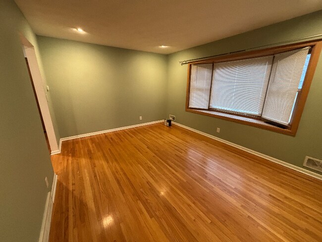 2057 Emerald Ln, Saint Paul, MN 55122 - photo 6