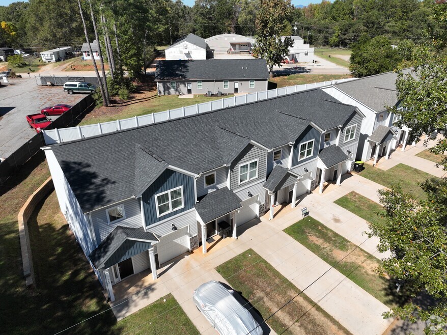 148 N Church St, Duncan, SC 29334 - photo 2