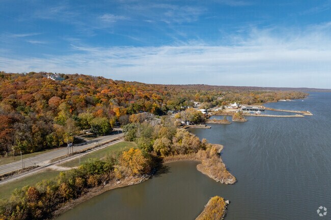 Peoria Heights borders Peoria Lake and the Illinois River.