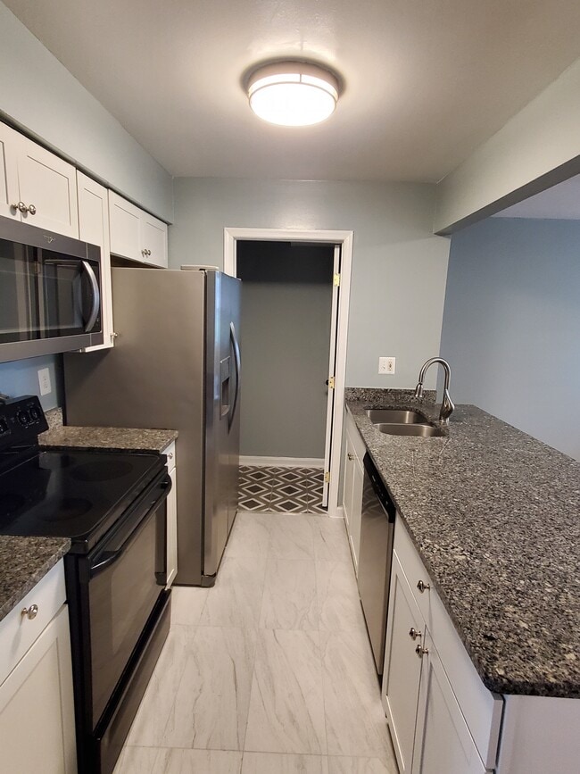 2923 Sunset Ln, Suitland, MD 20746 - photo 4