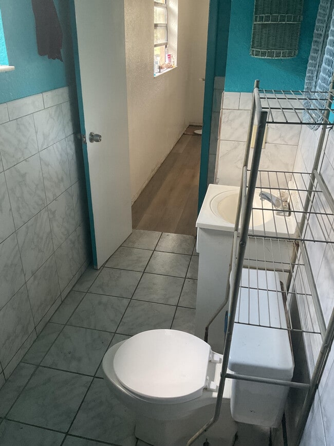 2900 NW 10th Ct, Fort Lauderdale, FL 33311 - photo 7