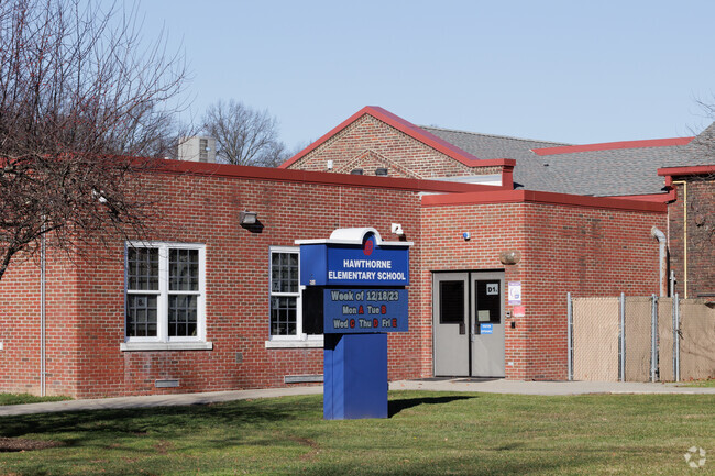 Hawthorne Elementary School in Teaneck, NJ has a student-teacher ratio of 9 to 1.