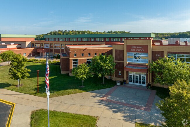 For its academics, Hudson High School was ranked with A- on Niche.