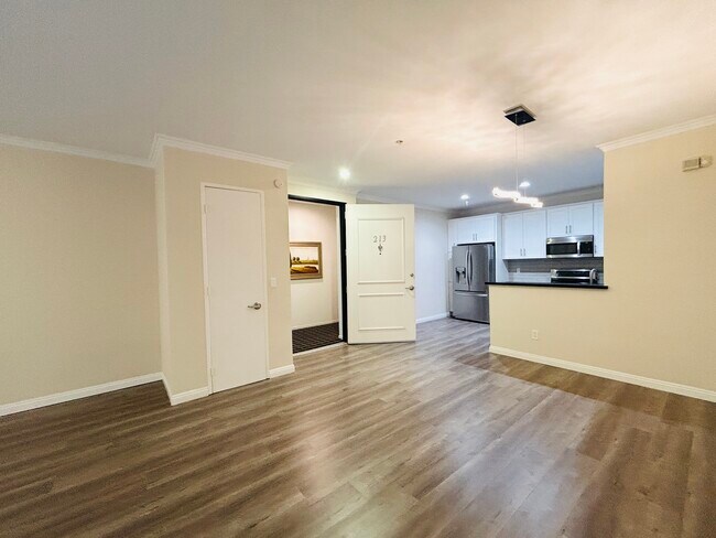 Barcelona Towers unit 213, Los Angeles, CA 90005 - photo 5