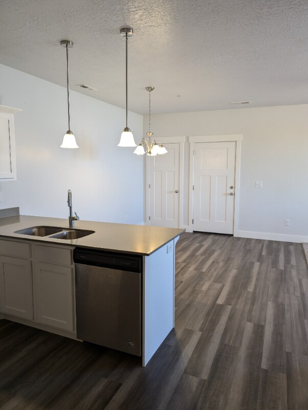 735 N 380 W, Vineyard, UT 84059 - photo 3