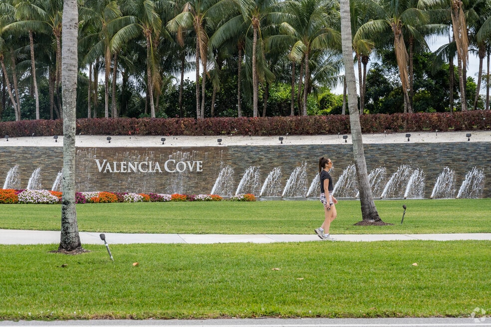 Valencia Cove