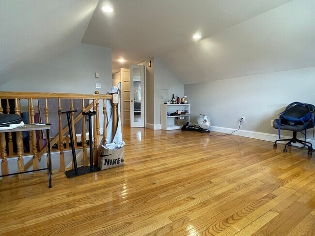 38 Ten Hills Rd unit 2, Somerville, MA 02145 - photo 6