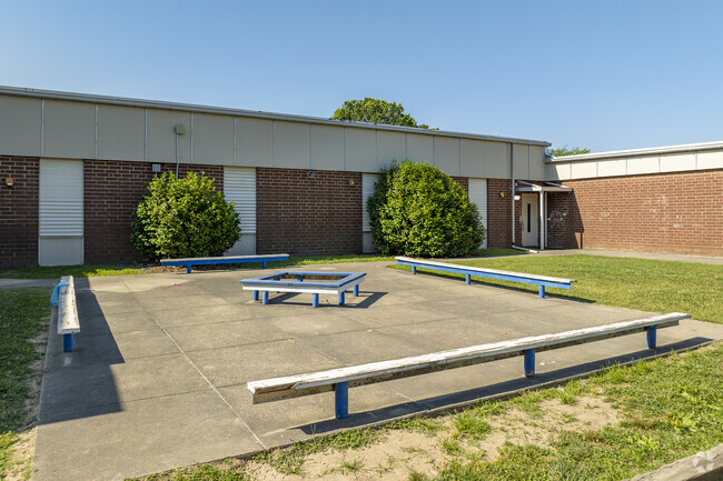 Students enjoy outdoor classroom time at Sherwood Elementary School.