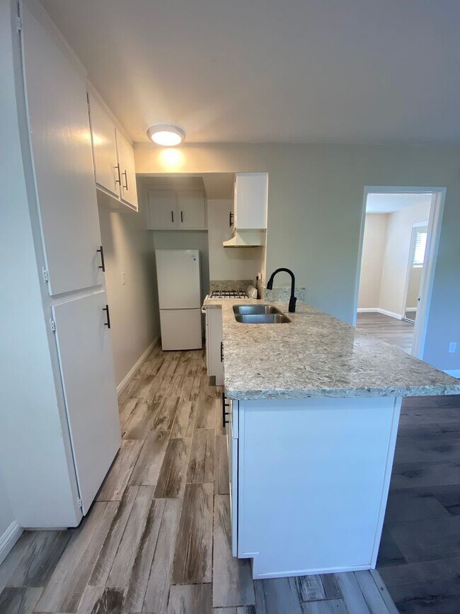 La Chateau, Long Beach, CA 90813 - photo 4