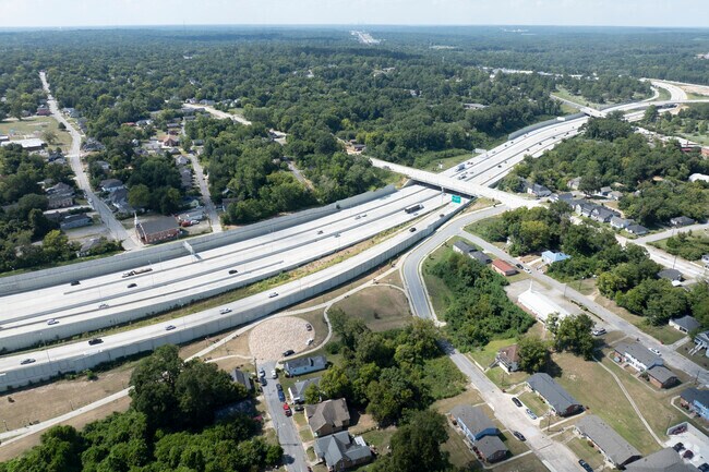 I-75 splits the Pleasant Hill community and is a major north-south thoroughfare.