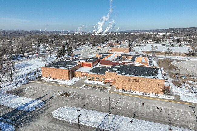 Nuevas Fronteras has earned an overall grade of B- from Niche.com.