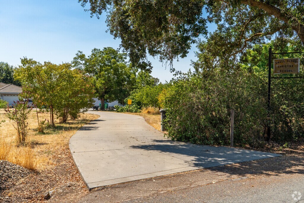 Small Cloud Christian School serves students in the Outlying Sacramento County community.