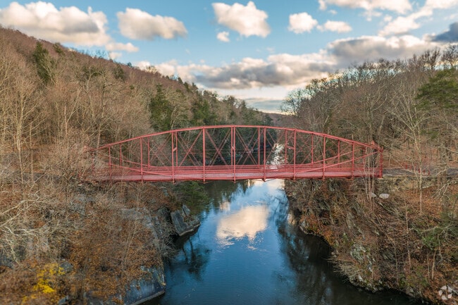Discover the scenic Lovers Leap bridge.