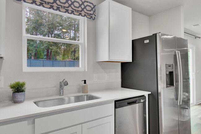 219 Barracks Rd, Columbia, SC 29229 - photo 2