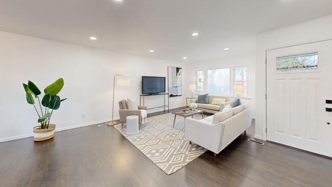 920 Peach Tree Rd, Union, NJ 07083 - photo 3