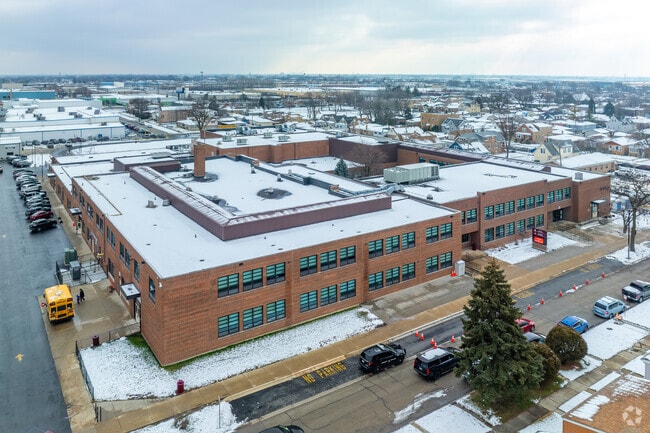 Heritage Middle School has an overall Niche grade of C+.