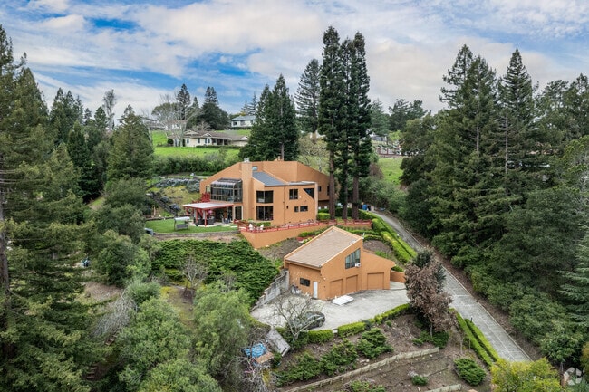 Custom homes in Campolindo offer unique designs tailored to fit every lifestyle.