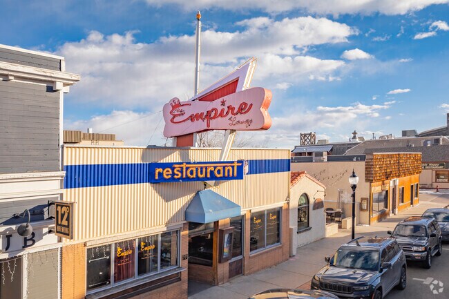 Downtown Louisville's cafes offer cozy havens for coffee lovers, serving up rich brews and delectable bites in charming settings, perfect for relaxation and connection.