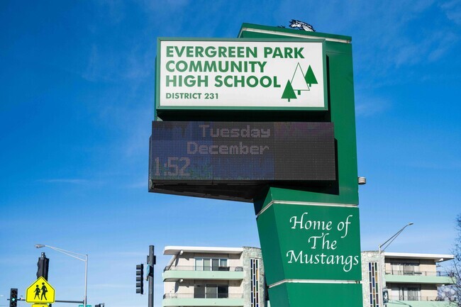 Evergreen Park High School is for students grades 9-12 and is in District 124.