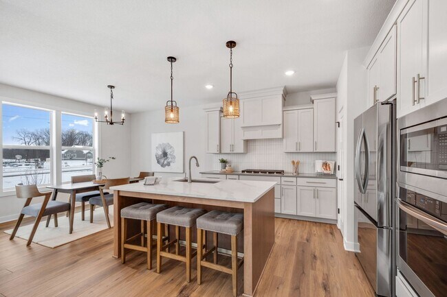 10261 Shadyview Ln N, Maple Grove, MN 55311 - photo 5