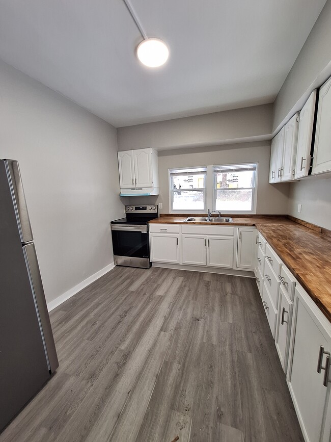 1221 Walnut St, McKeesport, PA 15132 - photo 4