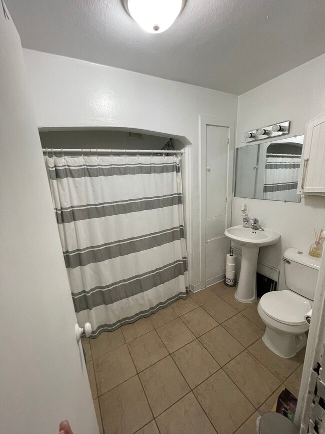 1928 Feronia Ave Unit 3, Saint Paul, MN 55104